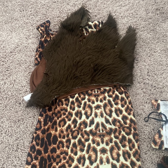 Cave girl costume size small. Size 7/8 small - Picture 3 of 7